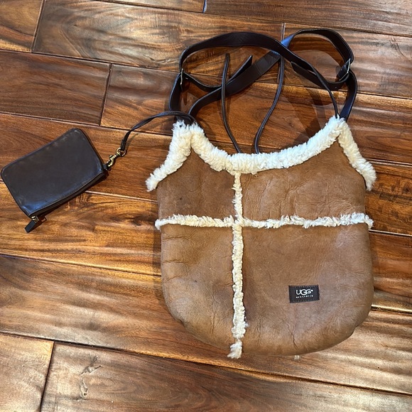 UGG Australia Tan/cream Fur Trim/Interior w sm int purse - Picture 3 of 7